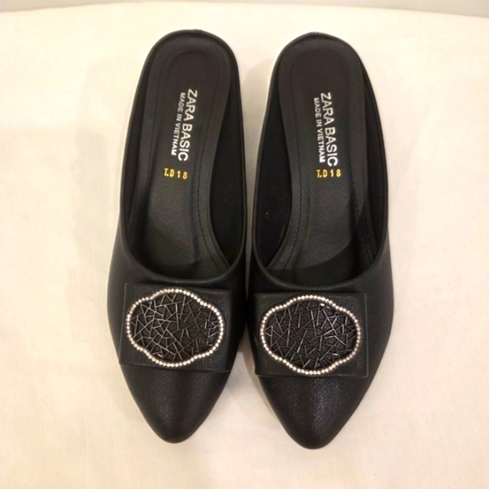 Zara Basic Black Mule With Decorated Toe Size 39/8